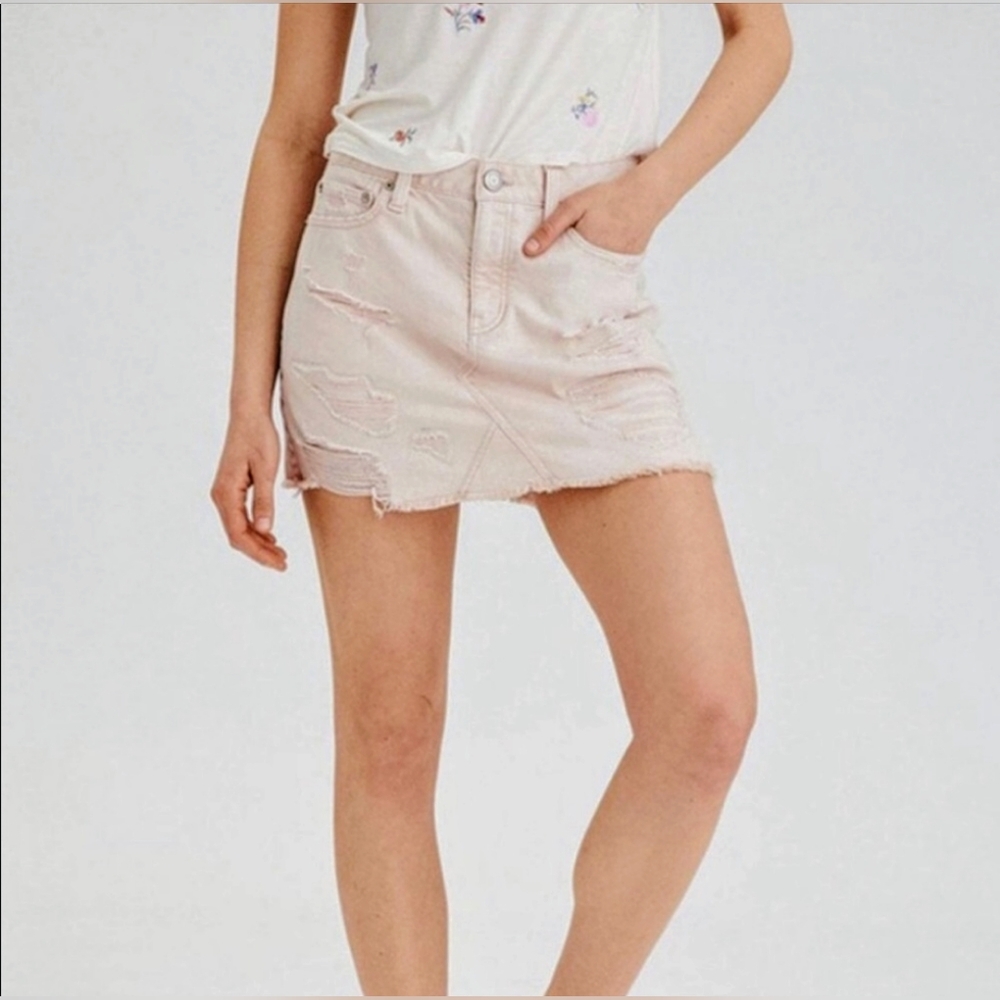 American Eagle Distressed Raw Edge Light Pink Denim Mini Skirt sz 4 Stretchy